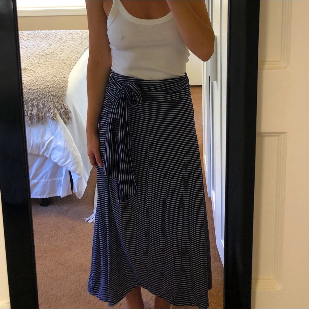 GAP Navy & White stripped wrap around skirt